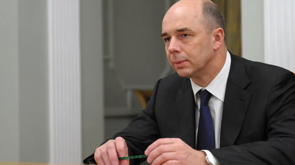 Министр финансов Антон Силуанов сообщил, что нейросети помогают оптимизировать распределение средств и выявлять неплательщиков, однако окончательные решения принимает человек. Это происходит на фоне рекордного дефицита консолидированного бюджета.