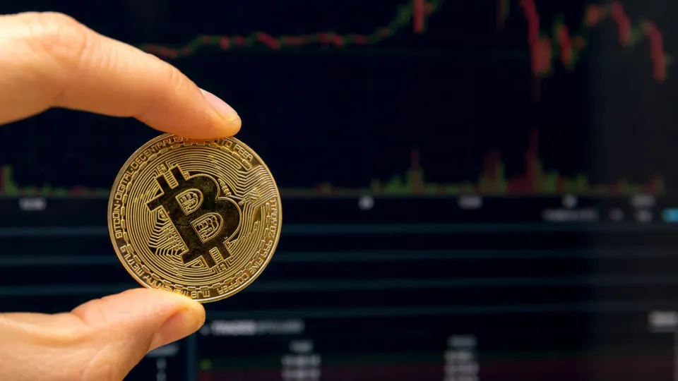 Проект закона вводит налоговых агентов для криптоопераций, освобождает отдельные сервисы от НДС и меняет порядок налогообложения прибыли организаций, работающих с цифровыми правами.