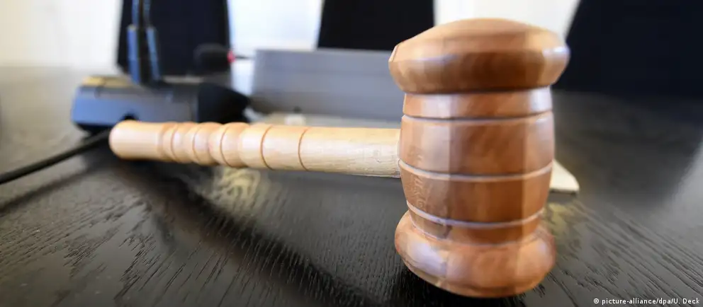 Суд признал демонстрацию запрещённой символики: на снимке следствие усмотрело эмблему несуществующего «Международного движения сатанизма». Дело строилось на рапорте сотрудника Центра «Э».