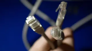 Крупные российские IT‑компании просят власти создать согласительный орган по выработке политики блокировок, заявляя об отсутствии технической возможности надёжно отличить VPN от обычного зашифрованного трафика и о растущих сбоях в работе Рунета.