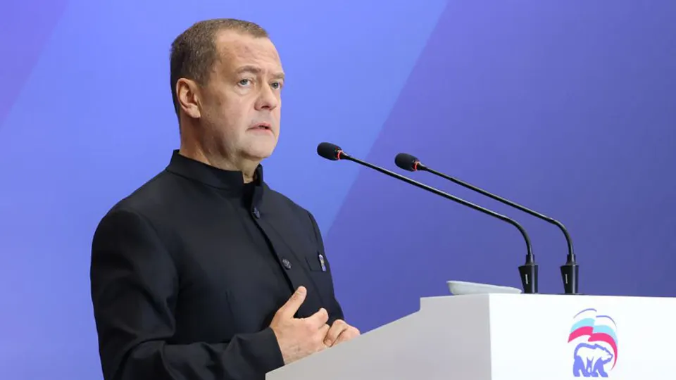 Заместитель председателя Совета безопасности Дмитрий Медведев заявил о реальной возможности ядерного апокалипсиса и призвал учитывать это в стратегии безопасности на фоне истечения СНВ‑III и эскалации международных противоречий.