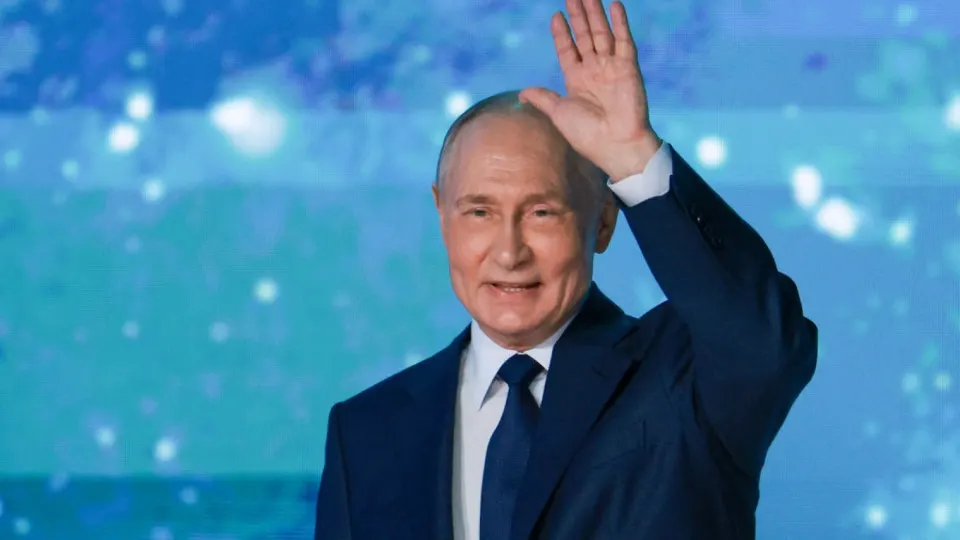 Президент Владимир Путин заявил, что даже при отключениях мобильного интернета должны продолжать работать Госуслуги, платёжные системы и сервисы записи к врачу, и связал перебои в сети с мерами по предотвращению терактов.