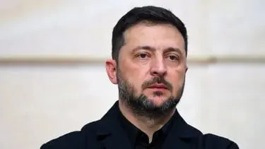 Украинский президент заявил о массовых ударах и штурмовых действиях со стороны России, пообещав зеркальный ответ в случае возобновления полномасштабных наступлений.