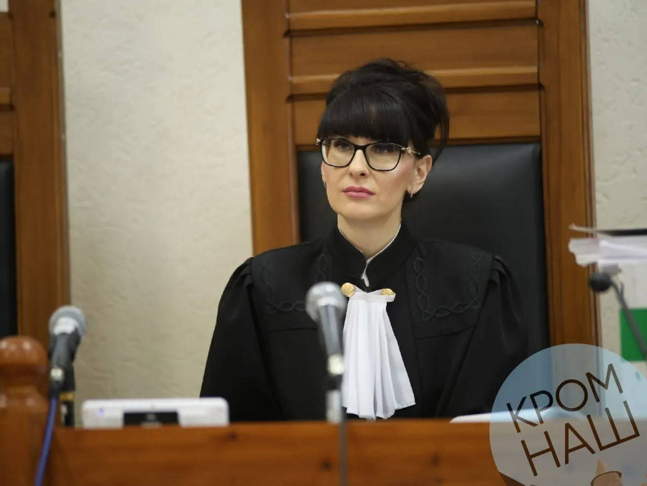 Квалификационная коллегия судей Псковской области рекомендовала Ирину Васильеву на шестилетний срок. Она ранее рассматривала жалобу Шлосберга и сейчас ведёт дело бывшей ректора ПсковГУ Натальи Ильиной.