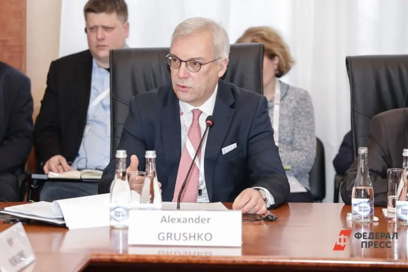 Замминистра иностранных дел Александр Грушко заявил, что любые попытки блокировать или применять силу против Калининградской области приведут к тяжелейшим последствиям для альянса; риск захвата региона он назвал нулевым.