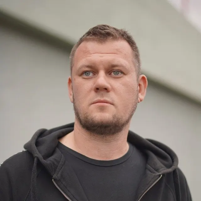 Вечером Минюст включил в список «иностранных агентов» украинского блогера и журналиста Дениса Казанского. Казанский, не имеющий российского гражданства, заявил, что ожидал более жёстких обвинений и напомнил о розыске в «ДНР».