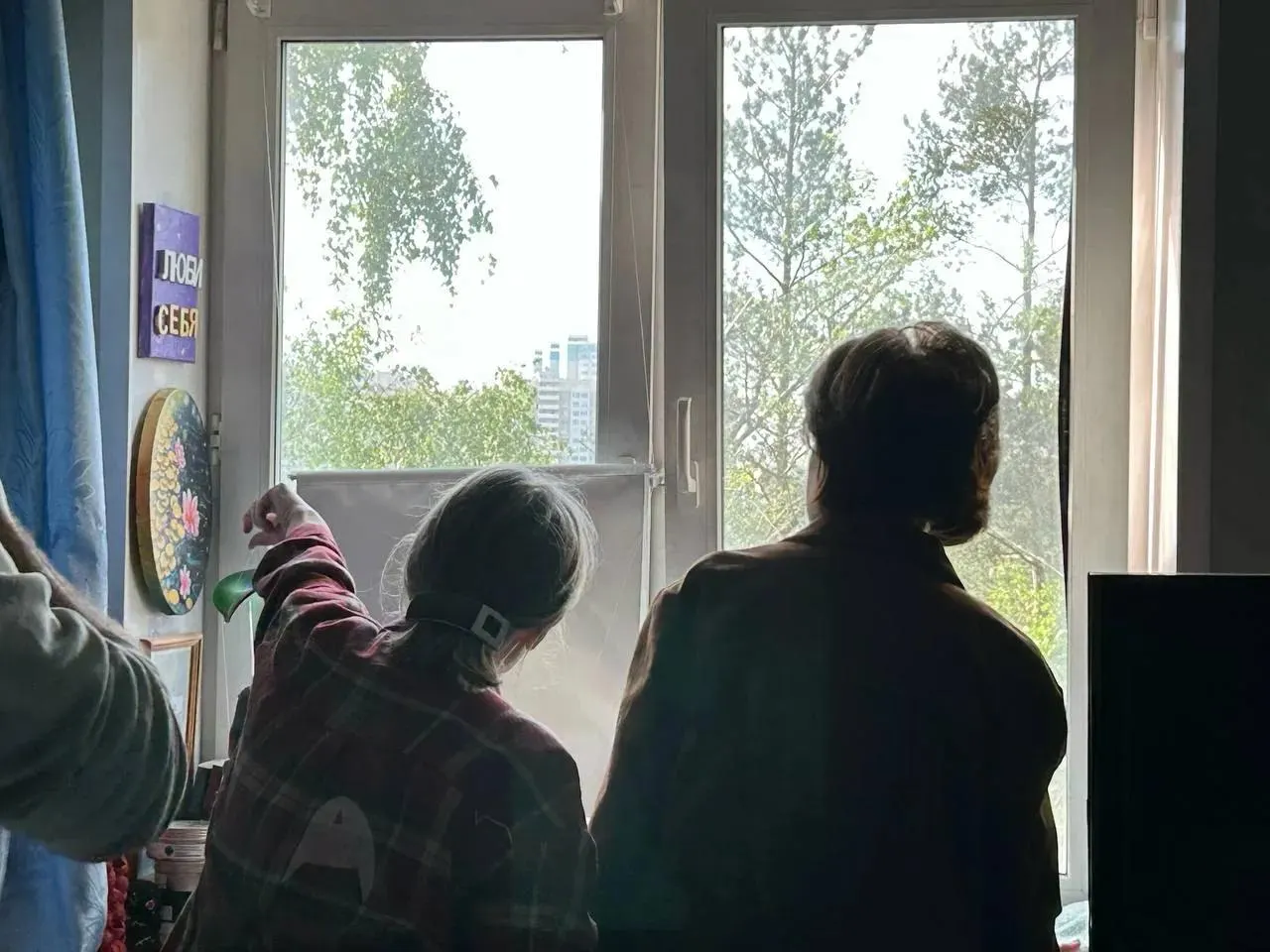 Ночью в Московской области несколько беспилотников поразили жилые дома — в Химках один человек погиб, ещё один госпитализирован; по стране за ночь зафиксировали и уничтожили 555 БПЛА.