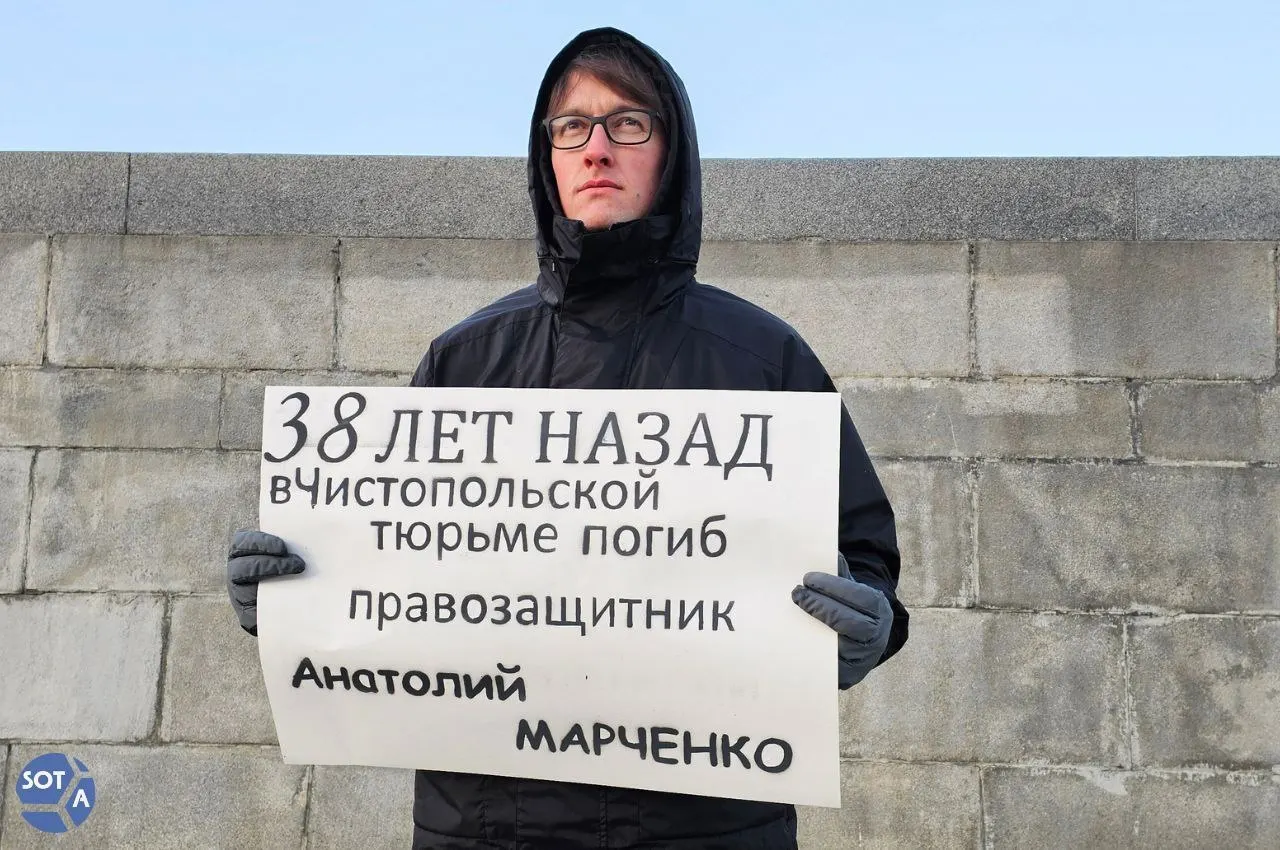 Кратко: в колонии умер художник Владимир Яроцкий; в Екатеринбурге задержан исследователь репрессий Олег Новоселов; апелляция увеличила срок военнопленному Хейдену Уильяму Дэвису до 15 лет; Россия объявила одностороннее перемирие с 8 по 10 мая.
