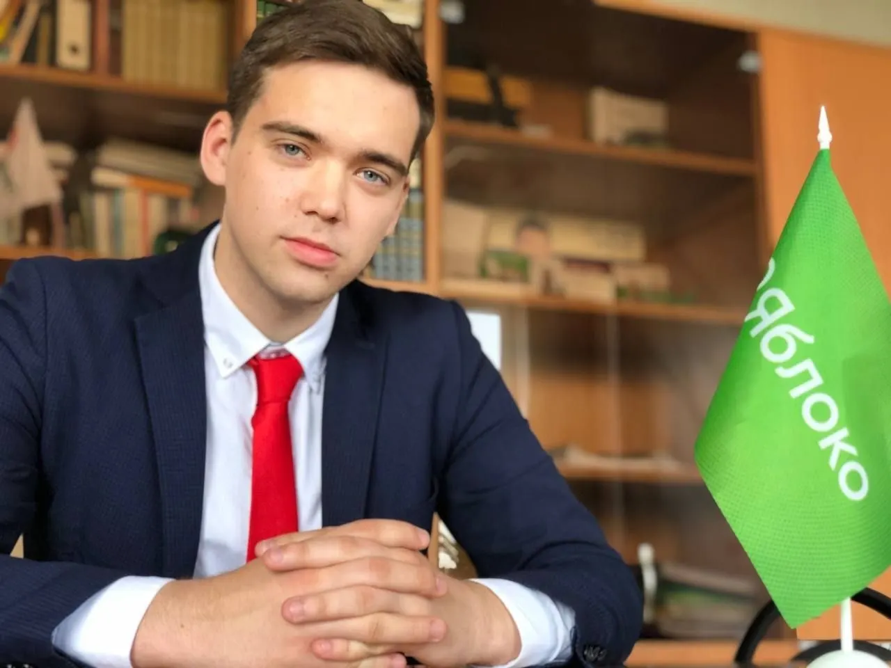 Кирилл Румянцев выступил против ряда высказываний основателя партии: он осудил обвинения избирателей, раскритиковал методы взаимодействия с электоратом и усомнился в публичных заявлениях о нежелании бороться за места в Госдуме.