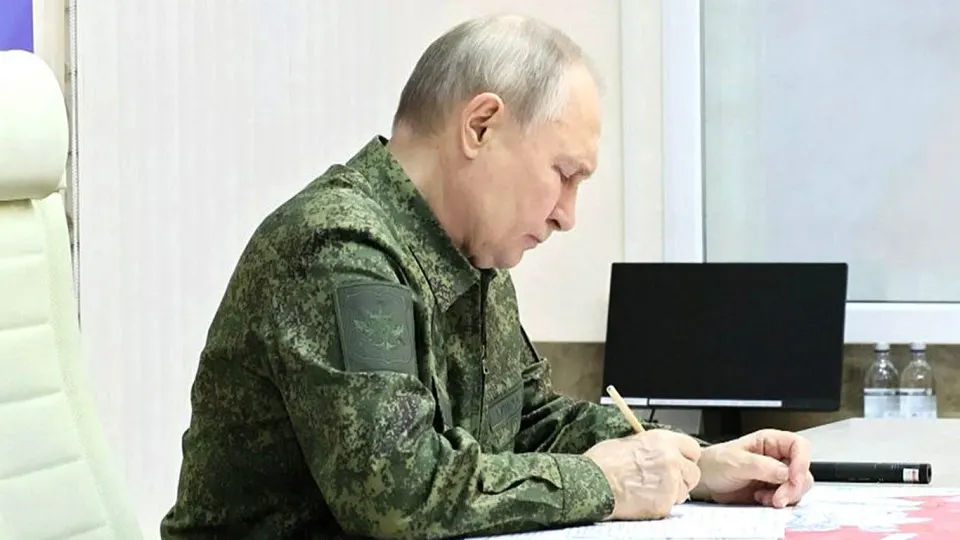 Европейские разведки и политики считают, что из-за поражений на Украине, экономических трудностей и нового законодательства Москва может в ближайший год перейти к более решительным действиям против стран Балтии и других соседей.