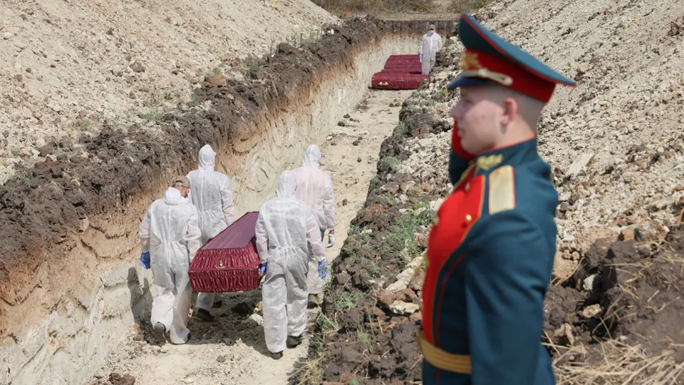 Аналитическое исследование приводит оценку в 352 тысячи погибших с начала полномасштабного вторжения до конца 2025 года, включая как записи ЗАГС, так и случаи, признанные судом.