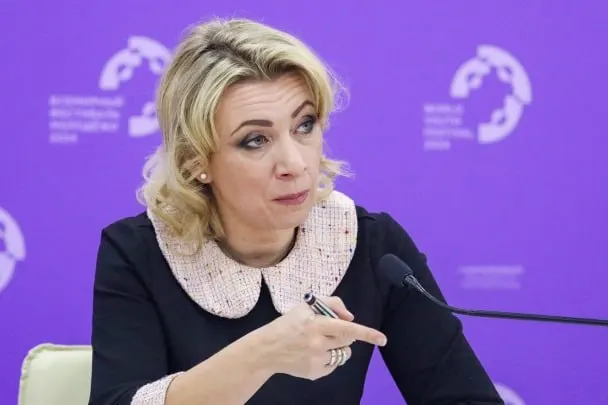 Официальный представитель МИД РФ Мария Захарова заявила, что сотрудники Госдепартамента уведомляют российских дипломатов о том, что их дети, родившиеся в США, считаются американскими гражданами «по праву почвы», при этом семьи, по её словам, не подавали соответствующих заявлений.