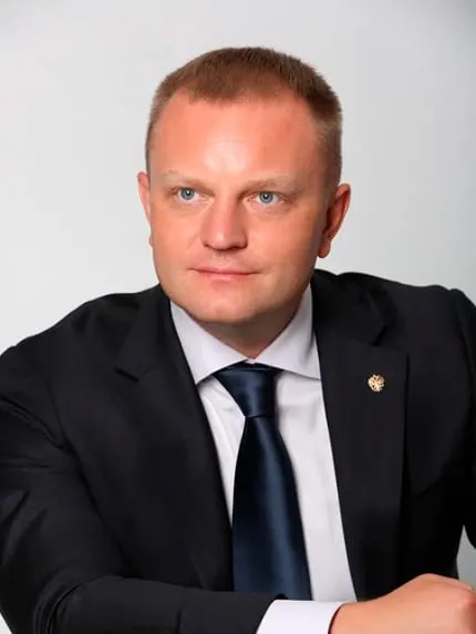 Татьяна Москалькова покидает должность омбудсмена. Среди основных претендентов названы депутат ЛДПР Иван Сухарев, Артем Прокофьев (КПРФ) и Яна Лантратова («Справедливая Россия»).
