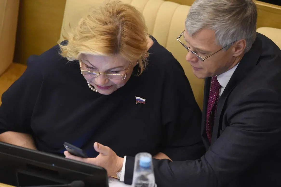 Валерий Гартунг вместе с Еленой Драпеко оказались среди двух депутатов, проголосовавших против обращения Госдумы по удару в Старобельске; спикер Володин назвал голосование «техническим сбоем», в дебатах же доминировала риторика угроз и требований наказать Украину.