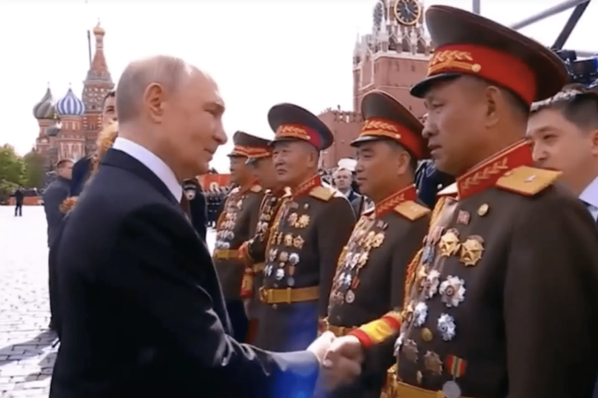 В декабре 2025 года прошла секретная церемония вручения российских наград северокорейским военным, участвовавшим в операциях в Курской области. Фотографии и медали появились в мемориальном музее в Пхеньяне.