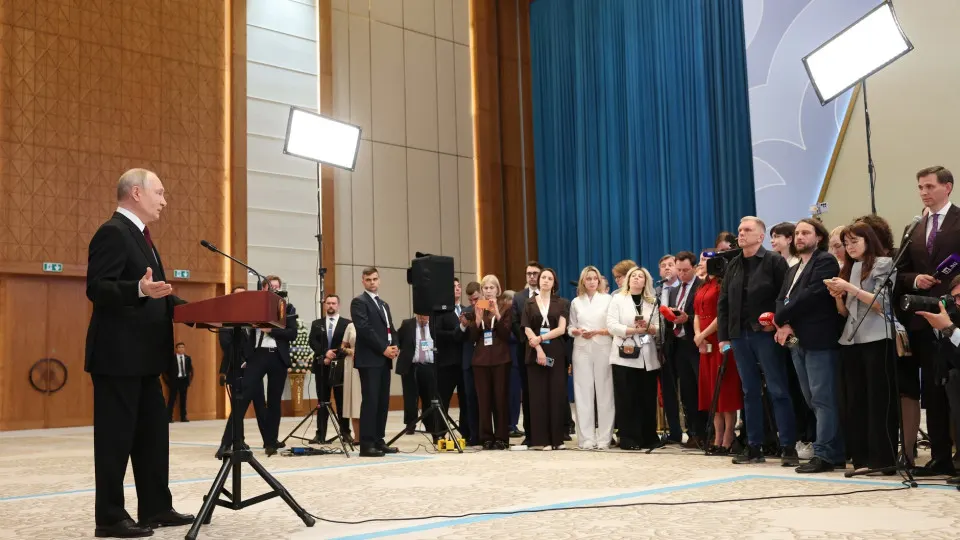 На пресс‑конференции по итогам саммита ЕАЭС президент заявил, что Россия имеет средства для жёсткого ответа на попытки атаковать Калининград, а также предупредил Армению о рисках евроинтеграции, проводя параллели с событиями в Украине.