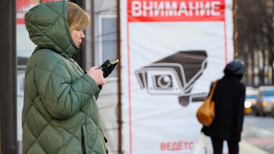 Пользователи заметили, что в государственных чатах мессенджера Max без согласия удаляются сообщения со ссылками на ключи для VPN. При повторной попытке отправки человека выбрасывает из аккаунта. Одновременно госуслуги усиливают ограничение доступа при использовании VPN.