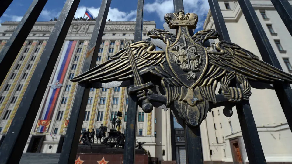 Военное ведомство предлагает получать в своё распоряжение акции, землю, технику и оборудование от национализированных предприятий стройиндустрии, чтобы оперативно использовать мощности для выполнения гособоронзаказа. Ранее такие активы передавались в Росимущество и затем реализовывались или перераспределялись.