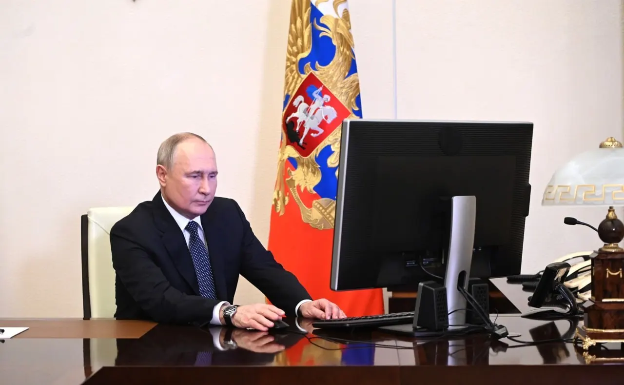 Президент распорядился обеспечить работу важных интернет‑сервисов при ограничениях сети — ответственность возложена на премьер‑министра и директора ФСБ.