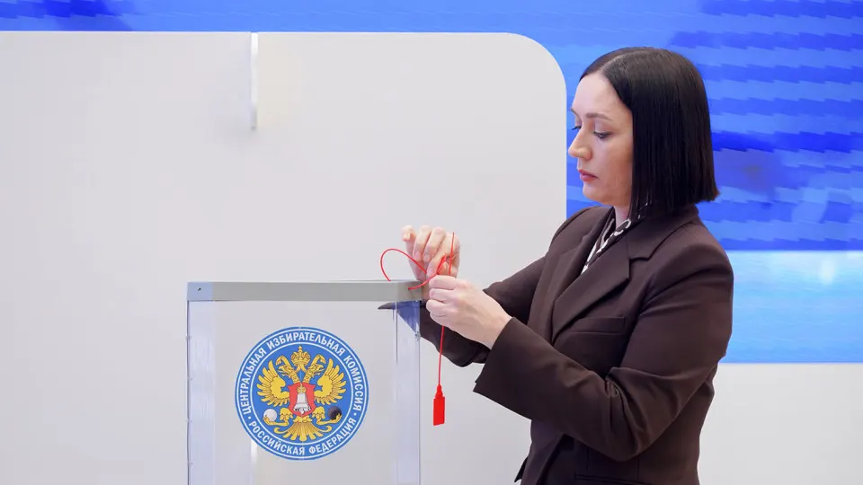 Большинство граждан не осведомлены о дате парламентских выборов. При этом около двух третей заявляют, что собираются голосовать, а «Единая Россия» сохраняет лидерство в рейтингах.