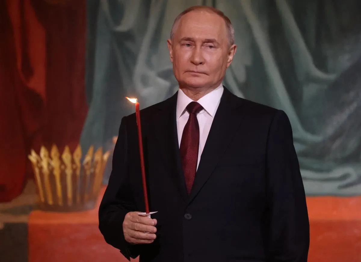Окружение президента ощущает растущее давление и рассматривает варианты от быстрой ликвидации до показательного процесса или внутреннего конфликта между силовыми структурами. Триггерами могут стать внешняя эскалация, внутренние беспорядки или потеря поддержки со стороны союзников.