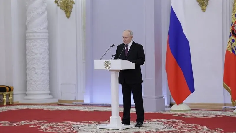 Президент заявил, что потоки беспилотников по гражданским объектам РФ направлены на подрыв общественной уверенности; по его словам, Запад поддерживает такие действия и использует их для милитаризации.