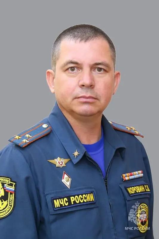 Президент подписал указ 3 июня: должность занял полковник внутренней службы Сергей Коровин — ветеран МЧС с более чем 25‑летним стажем, ранее занимавший руководящие посты в Курганской области.