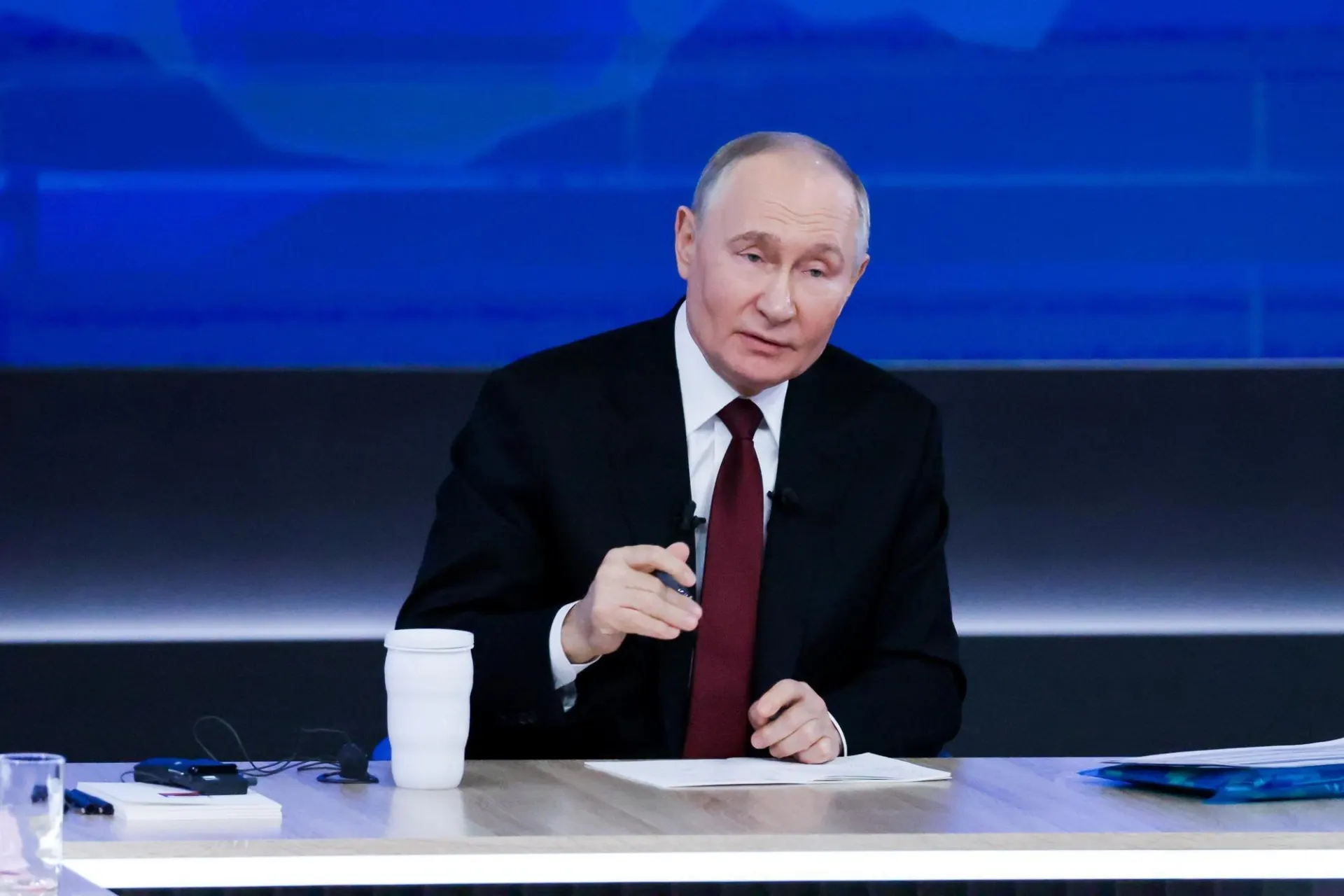 В День медицинского работника президент заявил о планах нарастить кадровый и больничный потенциал, а также повысить престиж медицинских профессий.