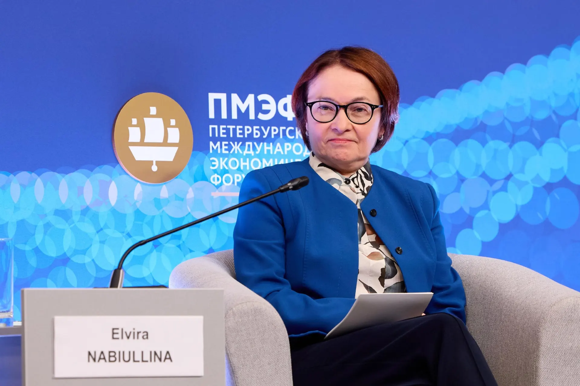 Глава Банка России пропустила два крупных мероприятия подряд. В регуляторе дали краткие официальные пояснения, подробностей пока нет.