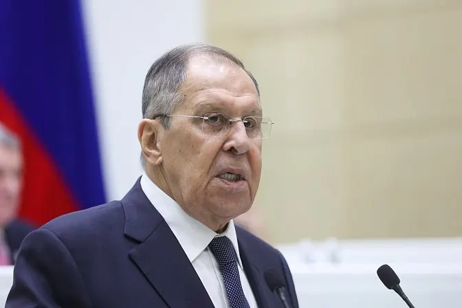 Глава МИД РФ заявил, что Еревану предстоит выбрать между Евразийским экономическим союзом и Евросоюзом, и что решение о членстве в ЕАЭС необходимо принимать быстро из‑за несовместимости норм двух объединений.