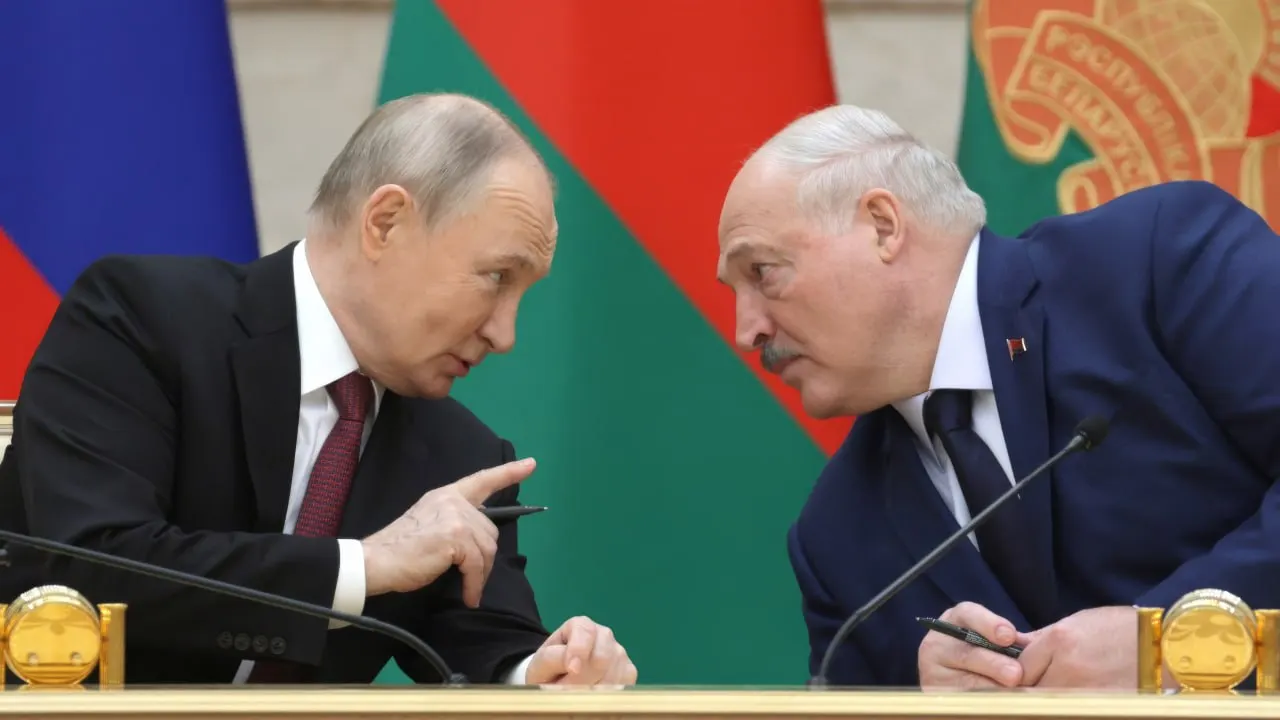 26 июня президенты России и Белоруссии встретились в резиденции на Валдае без пресс‑выступлений — обсуждались вопросы региональной безопасности, торгово‑экономического взаимодействия и проекты Союзного государства на фоне обострения у белорусско‑украинской границы.