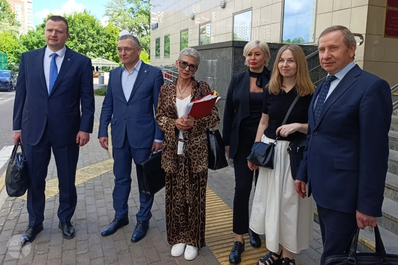 Апелляция оставила в силе решение о лишении статуса трёх адвокатов по иску Минюста; представители адвокатуры заявляют о нарушении процедур и выходе ведомства за пределы своих полномочий.