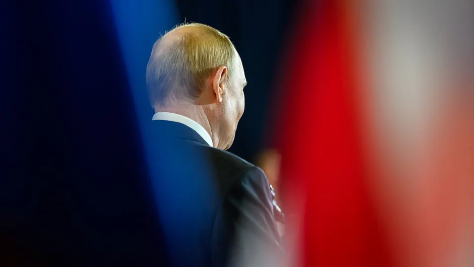Одна из общенациональных социологических служб перестала публиковать «открытый» рейтинг доверия к президенту — этот показатель опустился до 29,5%. Рейтинг одобрения остаётся выше, но демонстрирует снижение (около 66,6% на конец мая).