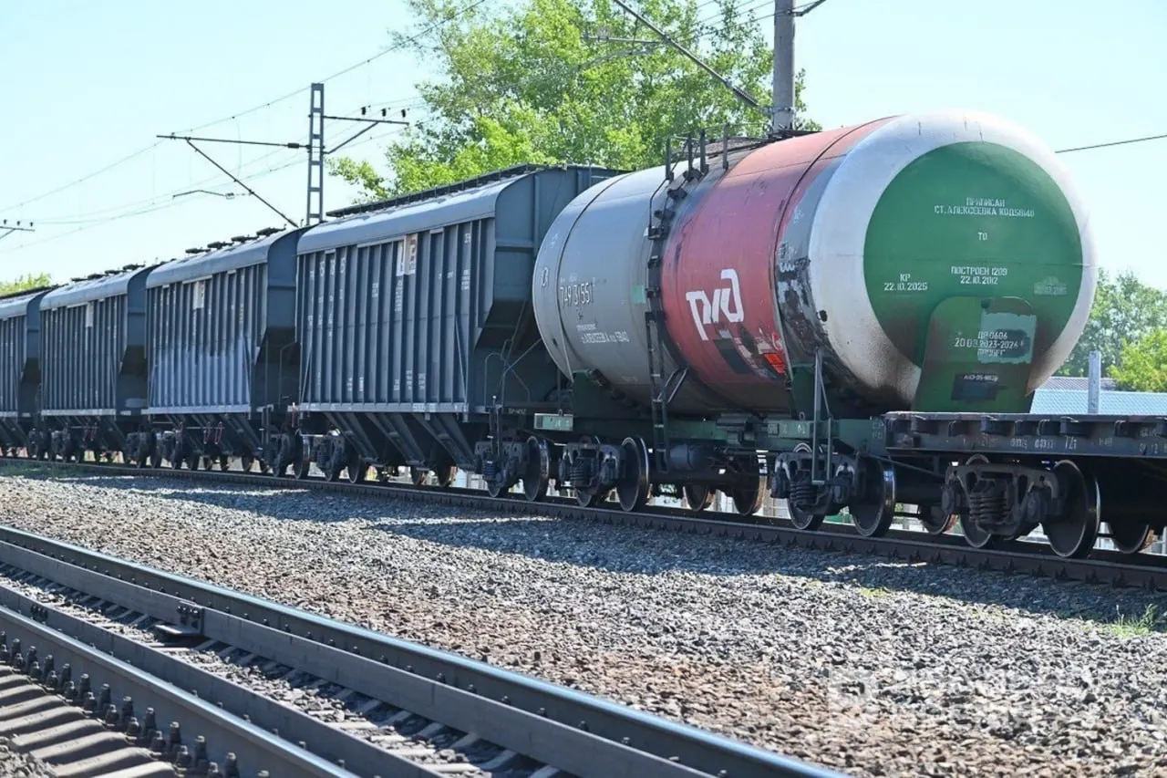 Штаб будет обеспечивать приём и доставку нефтяных грузов по регионам, с особым вниманием к поставкам авиакеросина в аэропорты.