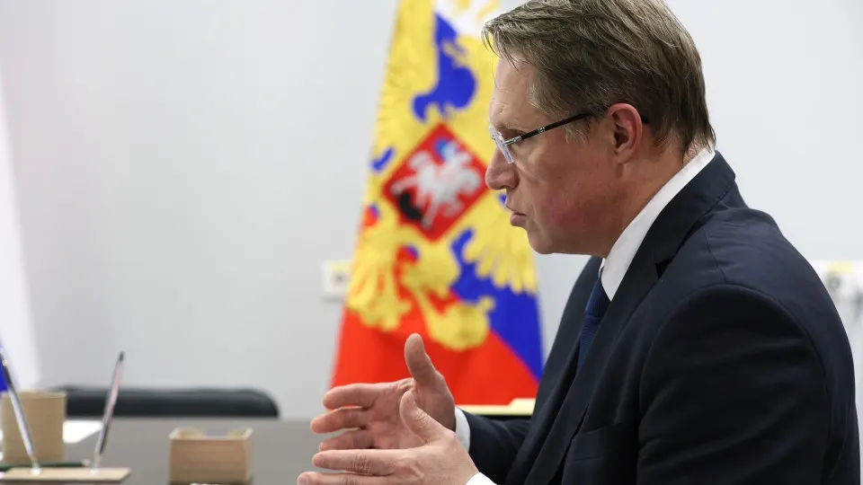 Министр здравоохранения Михаил Мурашко заявил, что большинство ординаторов направят по целевым контрактам; приём в медобразование вырос за последние годы. Для выпускников медвузов введена обязательная отработка до трёх лет, обсуждается расширение таких правил на другие специальности.