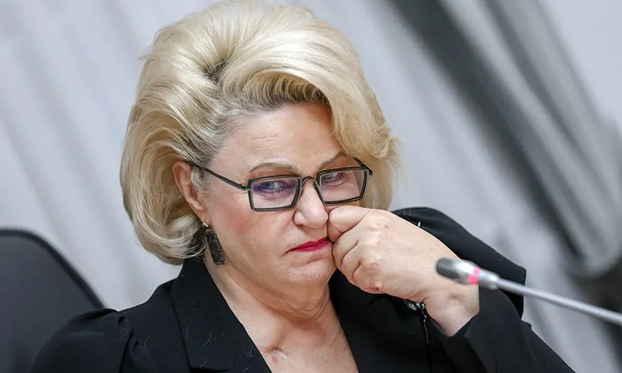 Председатель комитета Госдумы по защите семьи Нина Останина призвала Роскомнадзор и Минцифры ограничить время детей в виртуальном пространстве и применить к играм методы замедления, аналогичные тем, что использовались против Telegram.