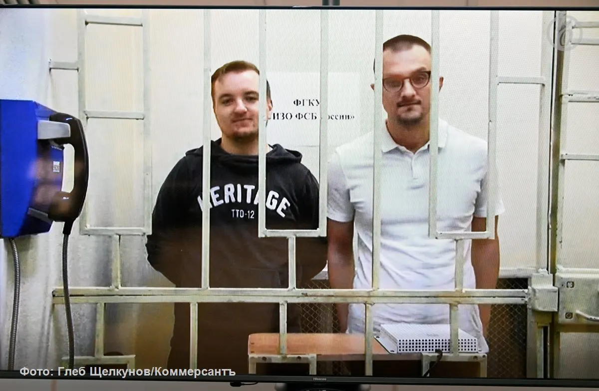 Защитники заявили, что ключевые улики и хронология событий не совпадают с версией следствия; Московский апелляционный суд 29 июня оставил подозреваемых под стражей.
