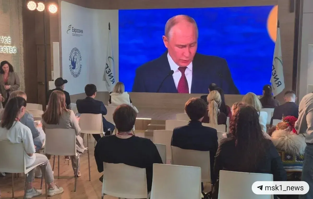 На Петербургском международном экономическом форуме президент обозначил сдвиг в сторону многополярности, рост роли БРИКС и последствия изъятия международных резервов России для доллара и евро.
