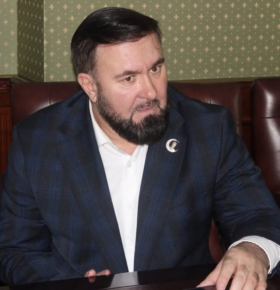 По распоряжению от 26 июня омбудсмен Чечни Мансур Солтаев получил грамоту «за заслуги в укреплении законности». Ранее ему предъявляли обвинения в давлении на правозащитников и связали с публикацией видео, после которой одна из девушек пропала.