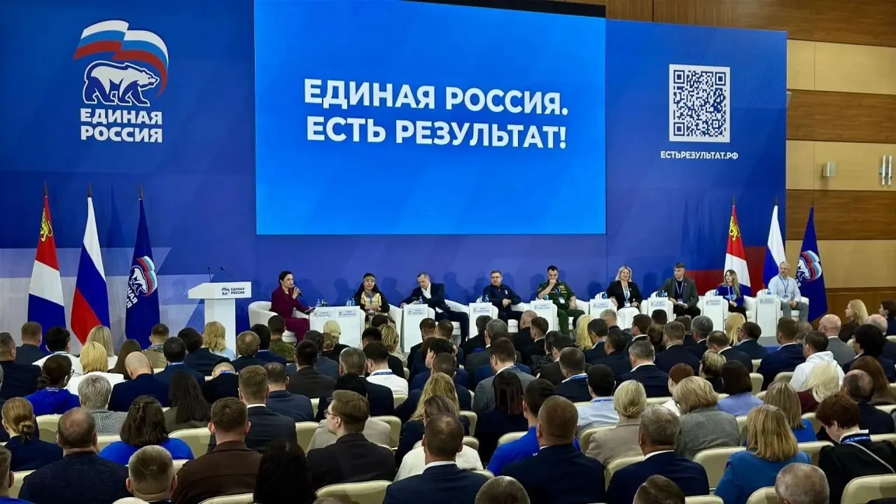 Региональным властям заданы индивидуальные ориентиры — 47–51% по партийным спискам. Это делается, чтобы избежать вопросов к легитимности итогов и сохранить конституционное большинство, но вызывает опасения по поводу использования административного ресурса.