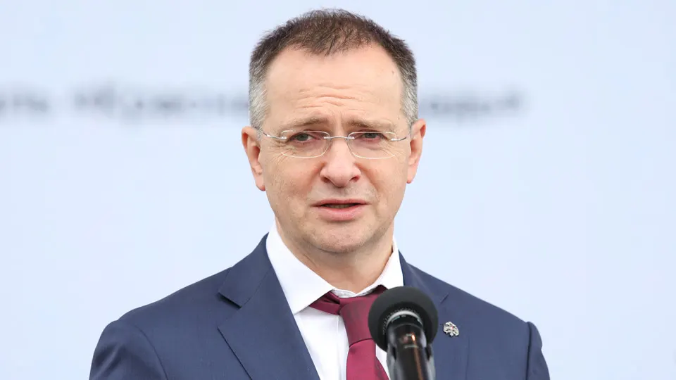 Помощник президента заявил, что бюджетные средства на кино тратятся впустую и предложил контроль на всех этапах производства. Одновременно усиливаются запреты на «дискредитирующие традиционные ценности» материалы и планируется создать экспертный совет для оценки исторического контента.