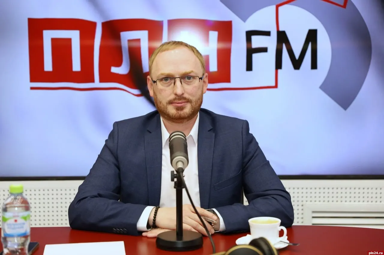 По данным источников в партии, Антон Минаков выдвинут кандидатом в Государственную думу от Псковской области. В федеральный список он не вошёл.