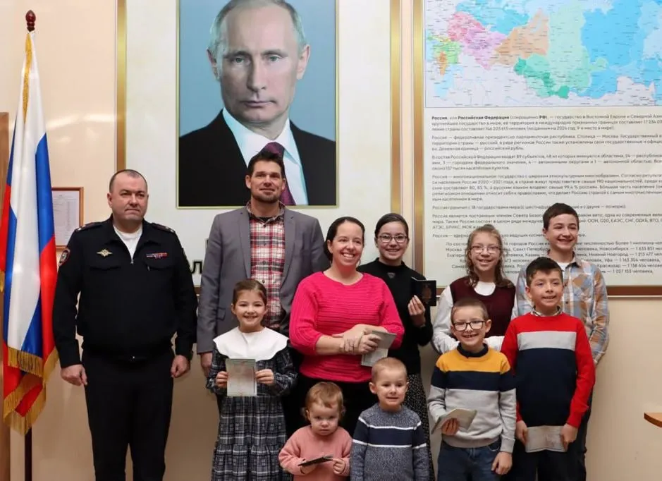 В 2025 году 1 112 иностранцев оформили специальные частные визы для переезда в Россию как лица, разделяющие традиционные духовно‑нравственные ценности; лидируют Германия, Франция и США.