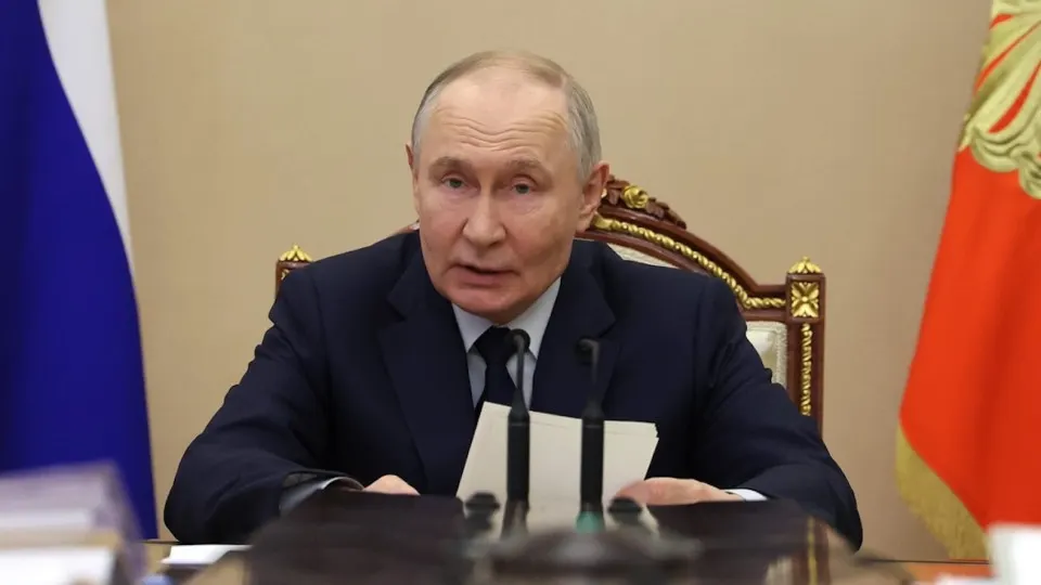 Президент заявил, что инвестиционной паузы нет, но признал «сдержанность» инвестиций на фоне макроэкономических факторов, высоких ставок и сокращения прибыли компаний.