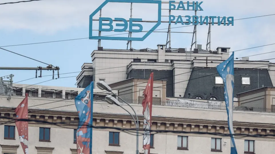 Ключевой государственный банк объявил о плане уменьшить бюджет и уволить 15% сотрудников в рамках подготовки к бюджетным параметрам 2027 года на фоне «кредитного охлаждения» экономики.