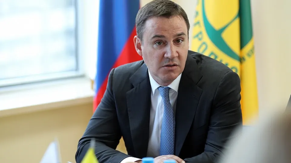 Заместитель председателя правительства расширил влияние в РЭО: в наблюдательный совет войдёт первый заместитель министра, а на пост главы рассматривают руководителя «Росагролизинга». Перестановки происходят на фоне уголовных дел против прежнего менеджмента.