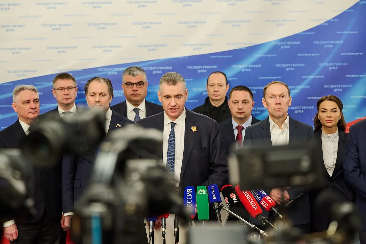 Партия направила в правительство законопроект об отмене 28 штрафов, которые, по её мнению, утратили смысл и создают сложности для граждан. В списке — штрафы за потерю паспорта, проживание не по месту регистрации, тонировку и другие положения.