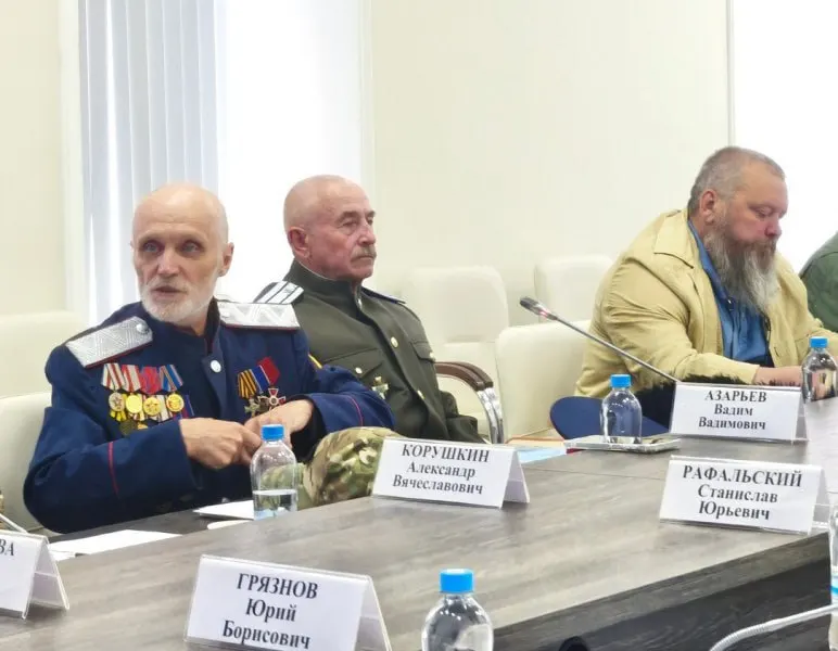 Казачьи общества совместно с чиновниками планируют в 2026 году сформировать реестры казаков в ряде муниципалитетов Псковской области — среди названных Псков, Порхов, Печорский и Себежский районы.