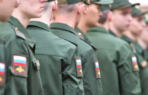Правительство поддержало законопроект, который позволит направлять срочников на службу в пожарные подразделения МЧС для тушения пожаров и проведения аварийно‑спасательных работ в городах и селах.