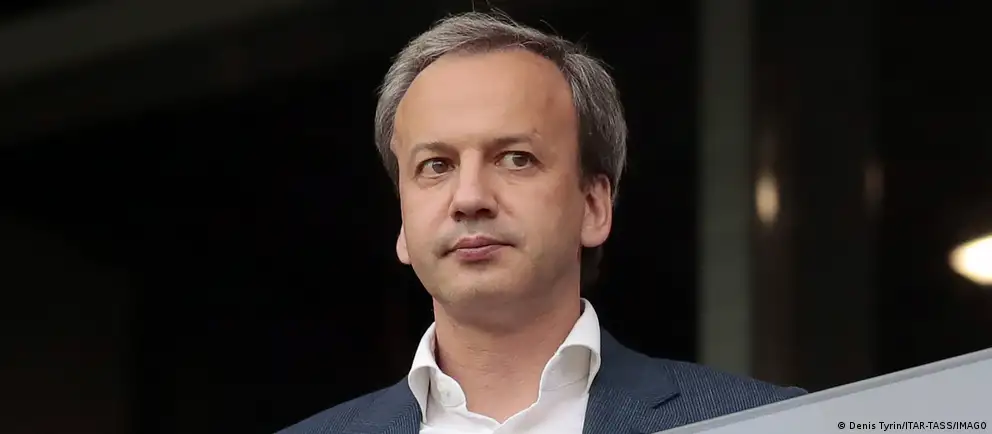 Аркадий Дворкович объявил, что будет оспаривать в суде решение ЕС о санкциях и до окончания судебной процедуры добровольно ушёл с поста президента Международной шахматной федерации.